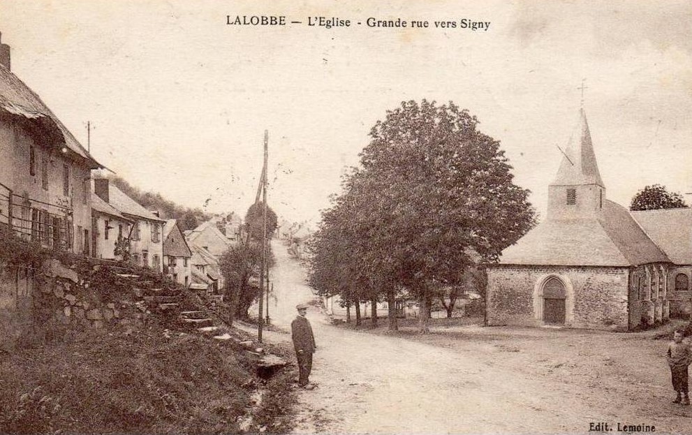 Grande rue menant de Lalobbe à Signy (carte postale ancienne).