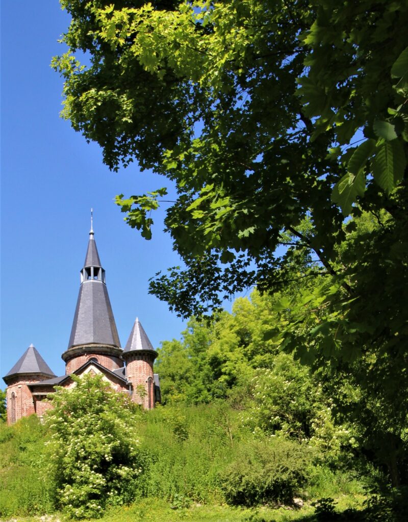 La chapelle du Mont-Saint-Berthauld, prise de vue effectuée le jeudi 1er juin 2023 à Chaumont-Porcien (Ardennes). Crédits photographiques : © 2020 laromagne.info par Marie-Noëlle ESTIEZ BONHOMME.