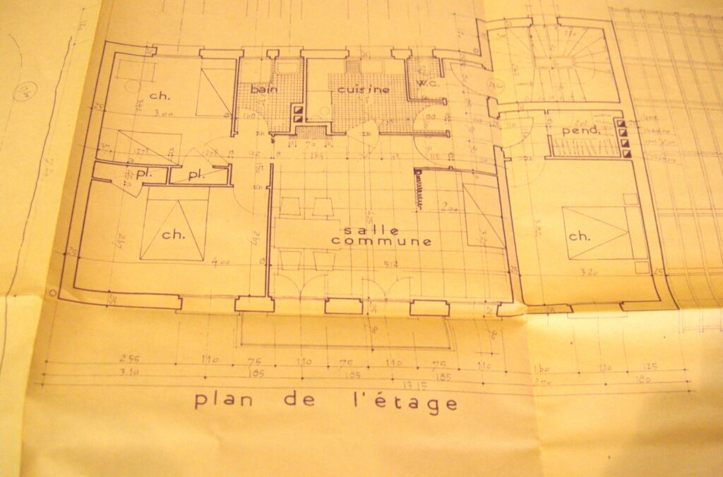 Plan de l’étage de la nouvelle école, consultation des documents sur place à la mairie de La Romagne (Ardennes), calque, avec l’aimable autorisation de monsieur René Malherbe.