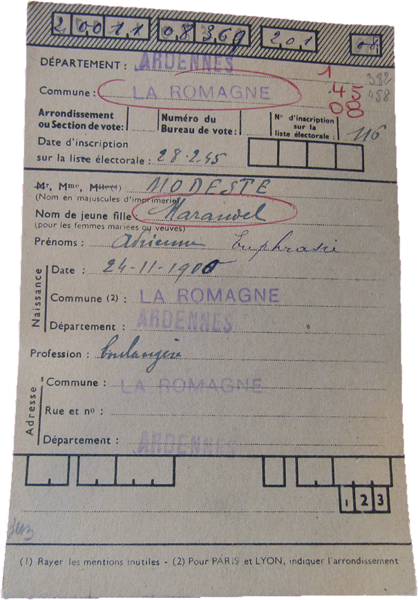 Fiche d'électrice de madame Adrienne Euphrasie Modeste née Marandel, boulangère, qui exerce pour la première fois son droit de vote à La Romagne (Ardennes). Archives départementales des Ardennes, 1010W 125 [série W = archives publiques entrées par voie ordinaire postérieures au 10 juillet 1940 (hors état civil, officiers publics et ministériels).]