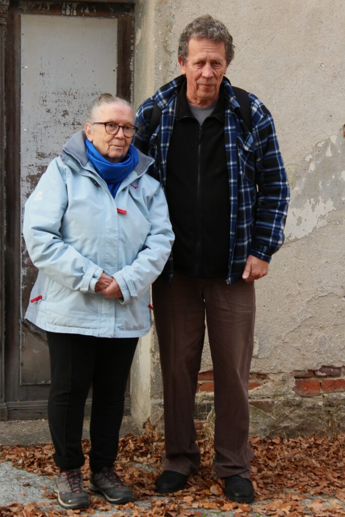 Une rencontre symbolique entre historiens locaux français et allemands à Eisenhüttenstadt (Allemagne), dans le quartier de Fürstenberg (Oder). Photographie en couleurs, prises de vue effectuée le mardi 29 octobre 2024. Crédits photographiques : © 2020 laromagne.info par Marie-Noëlle ESTIEZ BONHOMME.