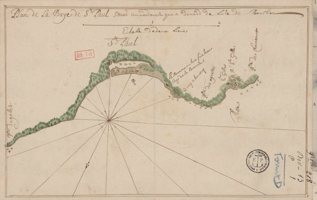 Bibliothèque nationale de France, document numérique, IFN-53105389, Plan de la baye de St Paul sittuée au nord-ouest quart de nord de Lisle de Bourbon, [S.l.], [17e ou 18e siècle], 1 plan manuscrit aquarellé, 20,5 × 31,5 cm, échelle : 2 lieues [= 14 cm], image cartographique sans médiation, reproduite d’après l’original de la Bibliothèque nationale de France, site Richelieu, GE SH 18 PF 218 DIV 13 P 1 D, consultable en ligne sur Gallica.