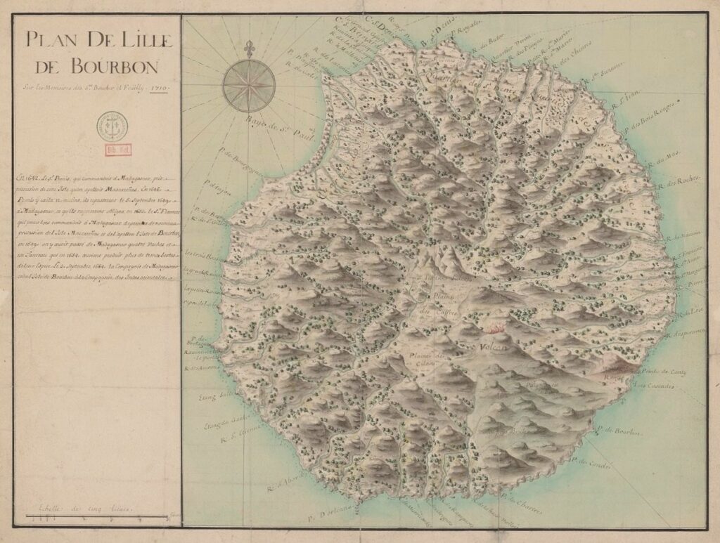 Bibliothèque nationale de France, document numérique, IFN-53105357, Plan de Lille de Bourbon sur les mémoires des S[ieu]rs Boucher et Feuilly, 1710, carte manuscrite en couleur, échelle de 5 lieues [= 11 cm], 41,5 × 54,5 cm, note manuscrite historique sur la prise de possession de l’île entre 1642 et 1664, image cartographique sans médiation, reproduite d’après l’original de la Bibliothèque nationale de France, site Richelieu, GE SH 18 PF 218 DIV 2 P 11/1 D, consultable en ligne sur Gallica.