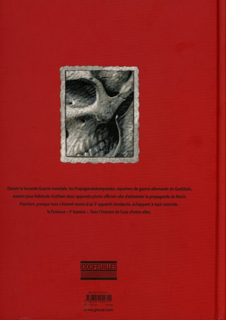 Apikian, Cédric. La 3e Kamera. Scénario de Cédric Apikian ; dessin de Denis Rodier ; couleurs d’Elise Follin ; dossier historique réalisé par Nicolas Férard. Grenoble : Glénat, 2024. 136 p. ; 32 cm. Illustrations en couleur. Collection 1000 Feuilles. (Exemplaire conservé dans la collection personnelle de l’auteure.) [Nota bene : créées en 1938, les Propagandakompanien (PK) sont des unités de propagande rattachées à la Wehrmacht et à Goebbels, composées de reporters formés et équipés (Leica, Arriflex, Nagra) pour produire images et sons sur tous les fronts. Figures clés : Frentz, Ertl, Hoffmann, Hippler. Dès 1944, les Standarte Kurt Eggers, formation de propagande SS, supplantent les PK. Certains opérateurs utilisent une « 3e caméra » personnelle pour capter des images non autorisées, entre transgression et documentation.]