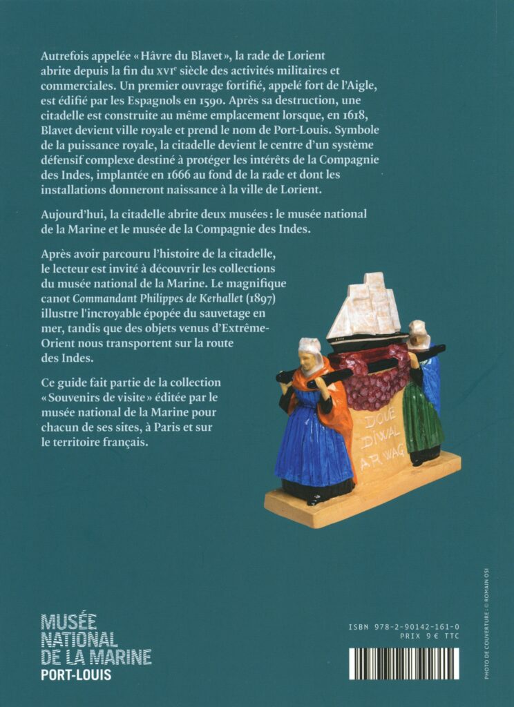 Musée national de la marine. Citadelle de Port-Louis : souvenir de visite. Rédigé par Anne Belaud-de Saulce. [Paris] : musée national de la marine, 2022. 63 p. : illustrations en couleur ; 22 cm. (Souvenirs de visite). Bibliographie p. 62. Glossaire. Impression : Saint-Thonan, Imprimerie Cloître. (Exemplaire conservé dans la collection personnelle de l’auteure.)