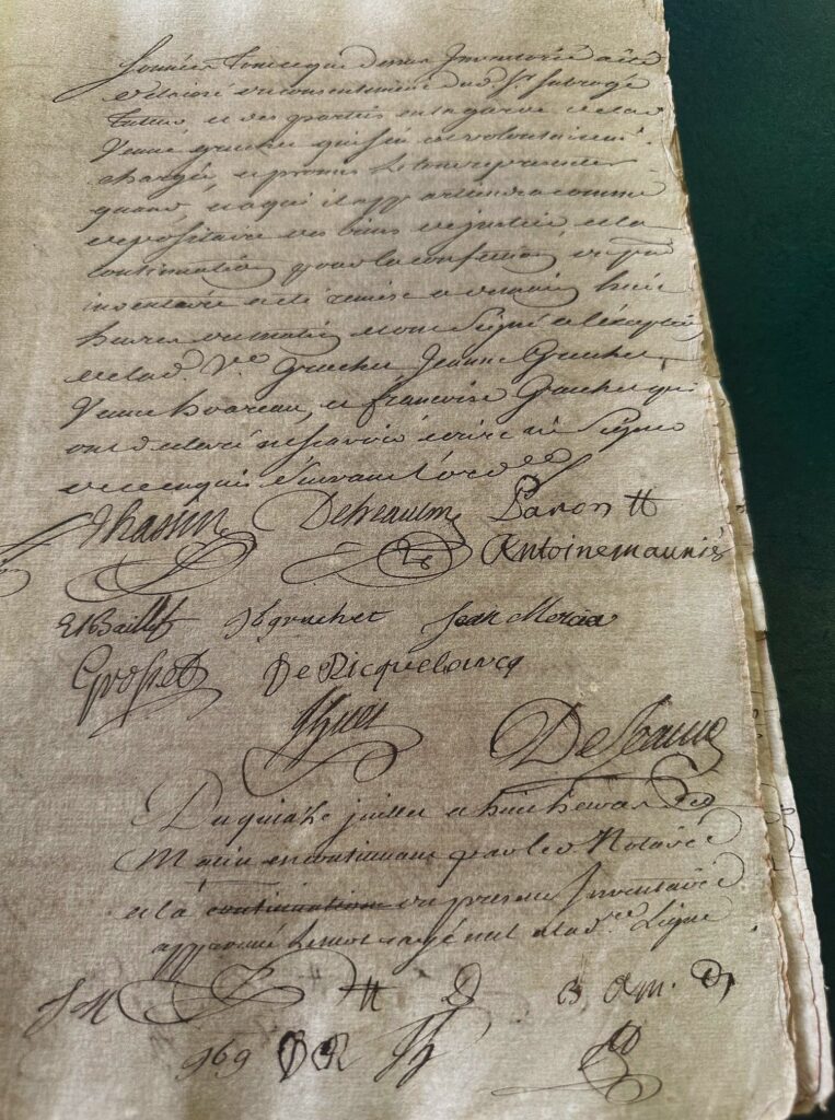 Archives départementales de La Réunion, 3E 41 [série E = état civil, officiers publics et ministériels, sous-série 3E = notaires], acte notarié concernant le partage des biens de Jean Gruchet. Signature de l’acte établi à la fin de la journée du 14 juillet 1744. [Nota bene : ce document volumineux a été photographié et transmis par monsieur Patrick Jacquemart depuis La Réunion.]