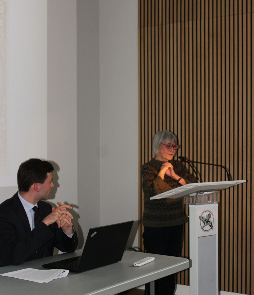 Le catalogue scientifique réunit les contributions de monsieur Michaël Bloche (directeur de la mission de préfiguration des archives nationales de Monaco), madame Sophie Bonnot (adjointe au directeur, responsable du pôle Valorisation et archives privées aux archives départementales des Ardennes), monsieur Laurent Bourquin (professeur d’histoire moderne à l’Université du Mans), monsieur Christian Charlet (président d’honneur de la Société d’études numismatiques et archéologiques), monsieur Léo Davy (directeur des archives départementales des Ardennes), monsieur Patrick Demouy (professeur honoraire d’histoire médiévale de l’Université de Reims Champagne-Ardenne), monsieur Thomas Fouilleron (directeur des archives et de la bibliothèque du Palais de Monaco), monsieur Jean-Gabriel Harter (docteur en histoire médiévale), madame Claude Grimmer Fontange (maîtresse de conférences honoraire en histoire moderne), monsieur Olivier Poncet (professeur d’archivistique et de diplomatique moderne à l’École nationale des chartes), ainsi que celles de monsieur Jean Diel (agrégé d’histoire, professeur d’histoire honoraire), monsieur Jérémy Morvan (assistant principal de conservation aux archives départementales des Ardennes), monsieur Thierry Mulette (collectionneur spécialiste en orfèvrerie), monsieur Xavier Salmon (conservateur général du patrimoine, directeur du département des Arts graphiques du musée du Louvre) et madame Marie Ygonin (administrateur aux archives et à la bibliothèque du Palais de Monaco). Noël Bourgeois, président du conseil départemental des Ardennes, a également participé à cette manifestation.