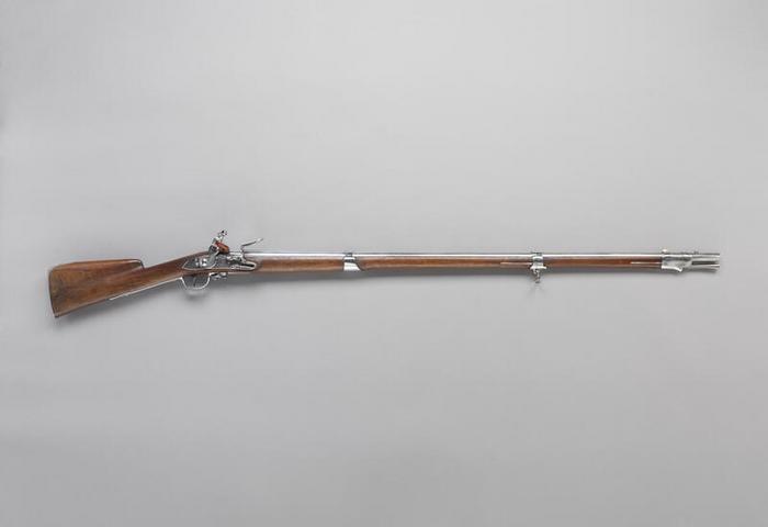 Fusil d’infanterie modèle 1763/1766, dit « fusil d’infanterie de Stainville », manufacture de Charleville (Ardennes), 18ᵉ siècle, bois, L. 152 cm, numéro d’inventaire 2001.99.9, Paris (Île-de-France), musée de l’Armée, © Paris (Île-de-France) – musée de l’Armée, dist. GrandPalaisRmn / Thierry Ollivier, notice descriptive consultable en ligne.