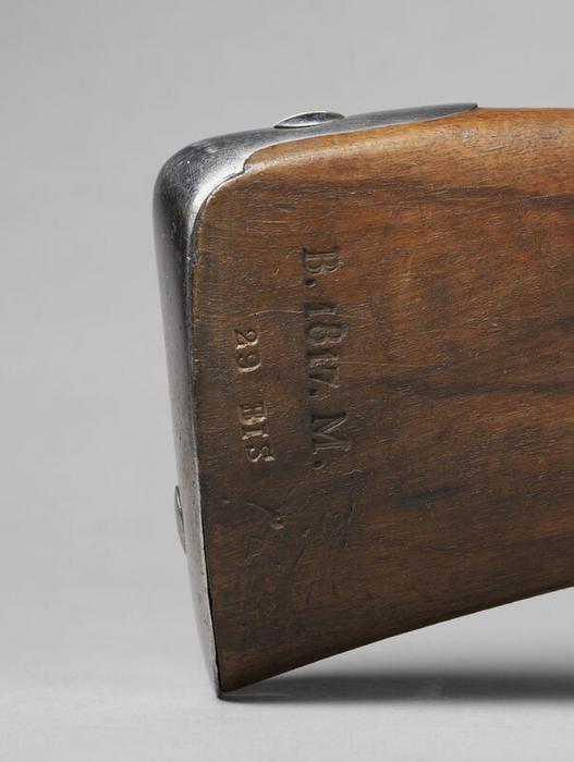 Fusil d’infanterie modèle 1763/1766, dit « fusil d’infanterie de Stainville », manufacture de Charleville (Ardennes), 18ᵉ siècle, bois, L. 152 cm, numéro d’inventaire 2001.99.9, Paris (Île-de-France), musée de l’Armée, © Paris (Île-de-France) – musée de l’Armée, dist. GrandPalaisRmn / Thierry Ollivier, notice descriptive consultable en ligne.