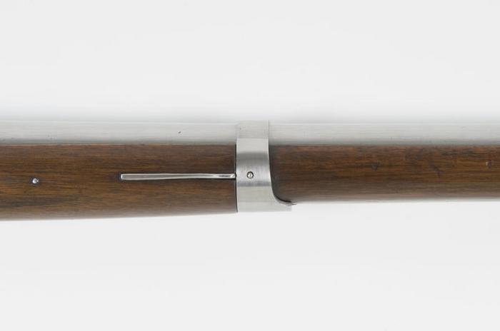 Fusil d’infanterie, modèle 1777 modifié an IX, manufacture de Charleville (Ardennes), bois et métal, calibre 17,5 mm, 18ᵉ siècle, numéro d’inventaire 2002.21.72, Paris (Île-de-France), musée de l’Armée, © Paris (Île-de-France) – musée de l’Armée, dist. GrandPalaisRmn / Marie Bruggeman, notice descriptive consultable en ligne.