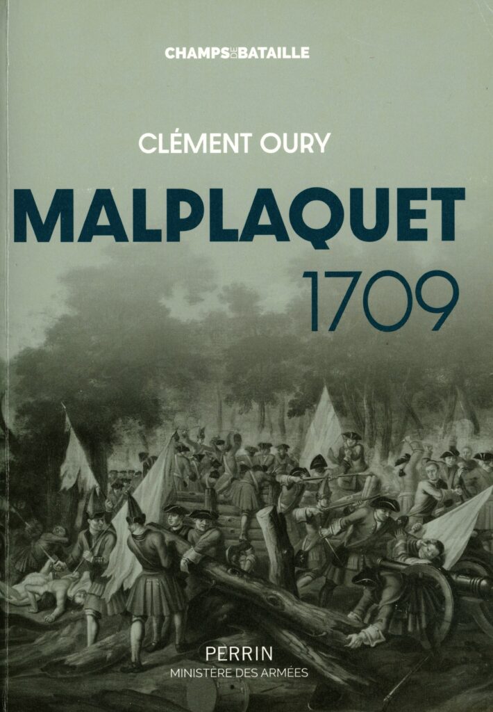 La collection Champs de bataille, éditée par Perrin en partenariat avec le ministère des Armées et des Anciens Combattants, est consacrée à l’étude monographique des grandes batailles de l’histoire militaire. Dans Malplaquet 1709 : la défaite qui sauve le royaume, Clément Oury analyse cet affrontement et ses enjeux militaires et politiques dans le contexte de la guerre de la Succession d’Espagne. Spécialiste de l’histoire militaire de l’époque moderne, il étudie le déroulement du combat et en évalue la portée stratégique pour la monarchie française.