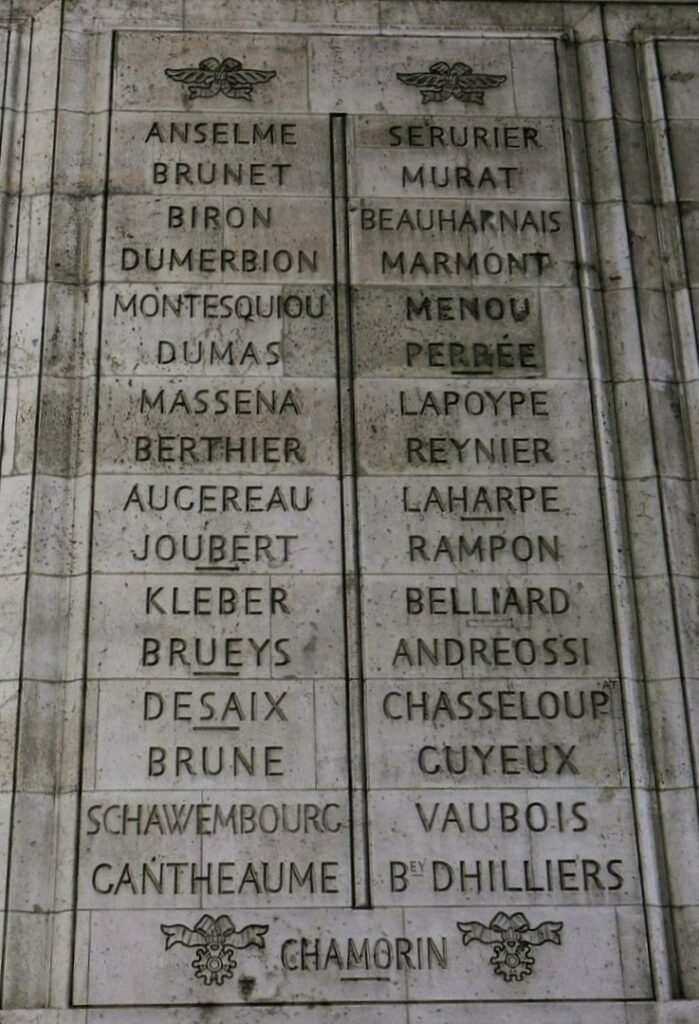 Arc de Triomphe (Paris), pilier sud, côté avenue des Champs-Élysées – avenue Kléber : colonne 23, dédiée aux armées de Dalmatie, d’Égypte, d’Espagne, du Portugal, d’Andalousie, d’Aragon, de Catalogne et du Midi, où le général Pierre Jadart du Merbion (1737-1797), figure comme quatrième nom inscrit parmi les noms gravés sous l’Arc de Triomphe, aux côtés des inscriptions des batailles.