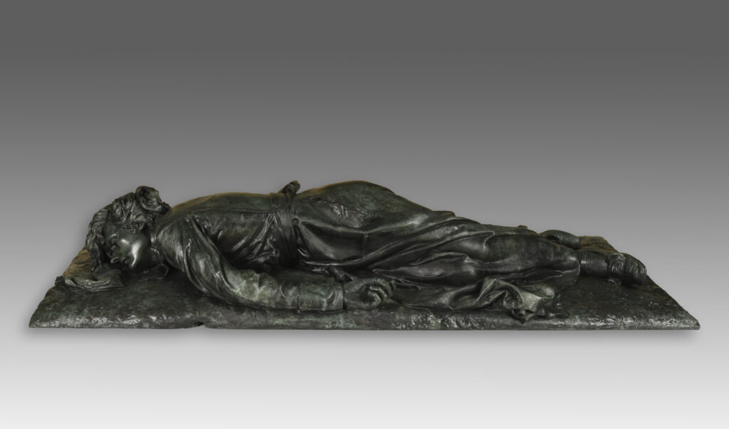 Gisant de l’abbé Eugène Miroy – René de Saint-Marceaux (1845‑1915), bronze, 33 x 202 x 90 cm, 1872, musée des Beaux-Arts de Reims (numéro d’inventaire D.2012.1.2). Commandé par la Ville de Reims après l’exécution de l’abbé Miroy par les Prussiens en 1871, ce gisant réaliste représente l’instant fatal de sa mort, symbolisant courage et fidélité. L’original est conservé au musée, tandis que des copies en résine se trouvent au cimetière du Nord de Reims et à Cuchery, village où il exerçait son ministère.
