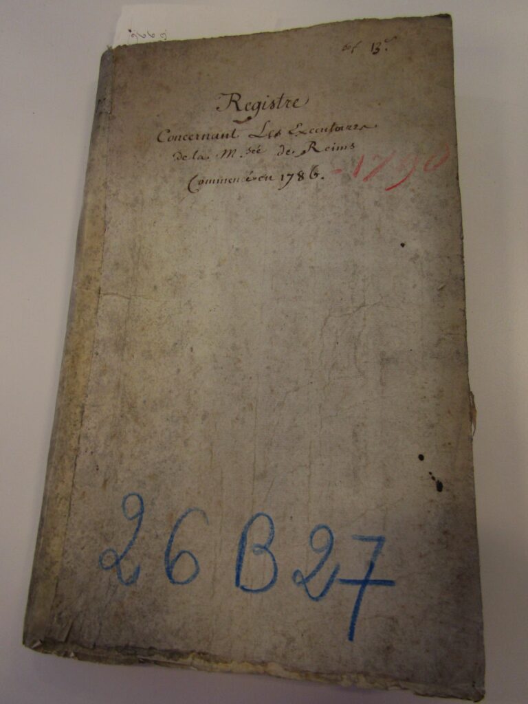 
Registre des exécutoires de la maréchaussée de Reims (Marne). Photographie en couleurs, prise de vue effectuée le vendredi 13 mars 2026. Crédits photographiques : © 2020 laromagne.info par Marie-Noëlle ESTIEZ BONHOMME.