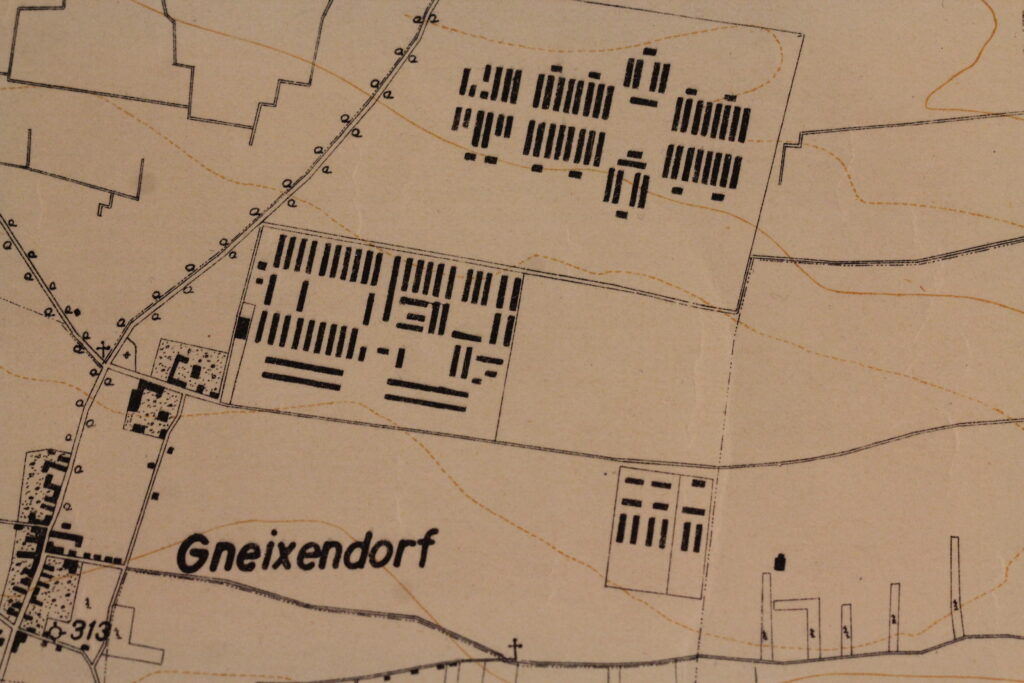 Plan de 1943. Détail du Stalag XVII B Krems-Gneixendorf. Archives municipales de Krems (Stadtarchiv Krems). Photographie en couleurs, prise de vue effectuée le mardi 1er juillet 2025. Crédits photographiques : © 2020 laromagne.info par Marie-Noëlle ESTIEZ BONHOMME.