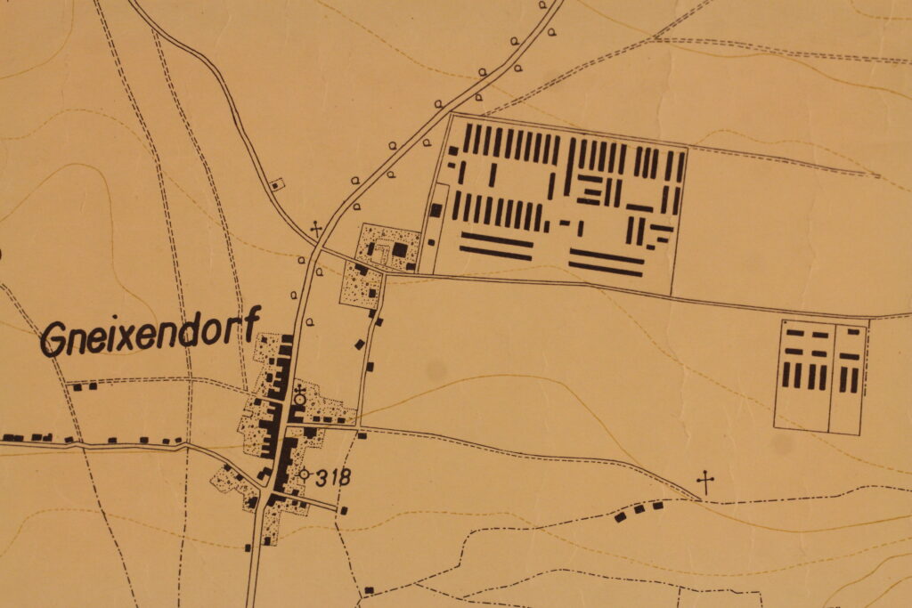 Plan de janvier 1942. Détail du Stalag XVII B Krems-Gneixendorf. Archives municipales de Krems (Stadtarchiv Krems). Photographie en couleurs, prise de vue effectuée le mardi 1er juillet 2025. Crédits photographiques : © 2020 laromagne.info par Marie-Noëlle ESTIEZ BONHOMME.