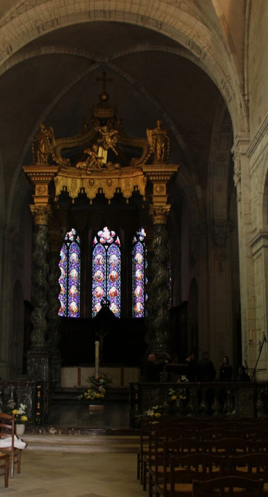 Vues intérieures de la cathédrale Notre-Dame de Verdun (Meuse). Photographies en couleurs, prises de vue réalisées le samedi 4 avril 2026. Crédits photographiques : © 2020 laromagne.info par Marie-Noëlle ESTIEZ BONHOMME.