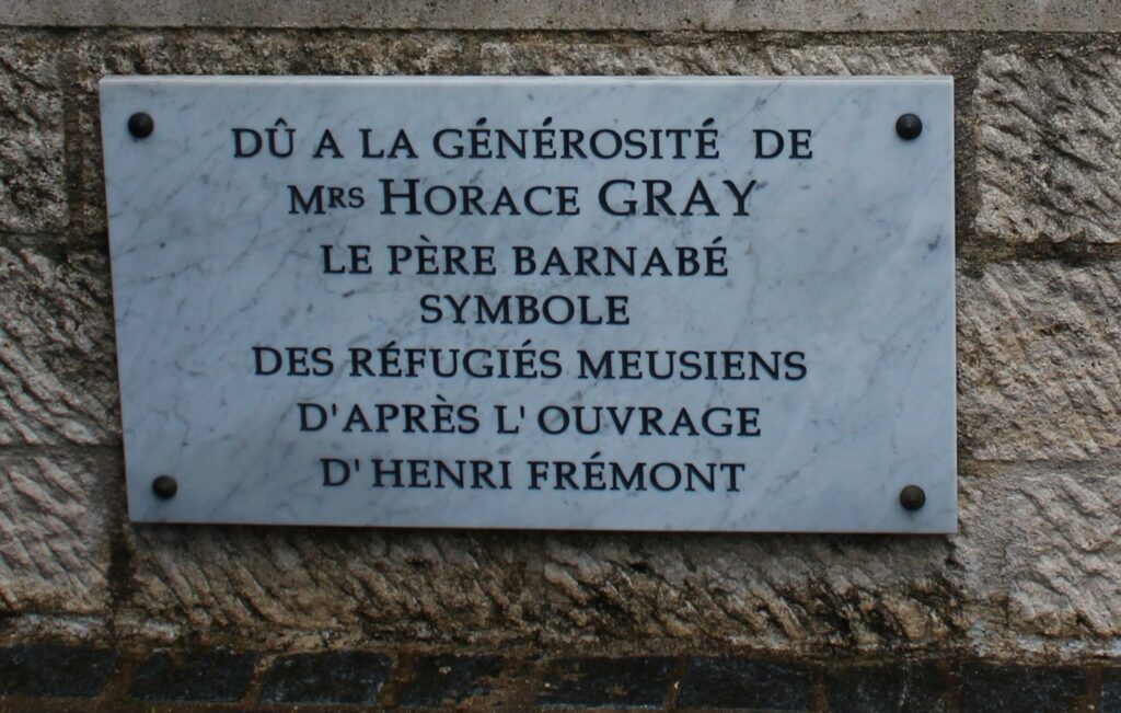 Plaque commémorative du monument situé à Samogneux (Meuse). Photographie en couleurs, prise de vue réalisée le samedi 4 avril 2026. Crédits photographiques : © 2020 laromagne.info par Marie-Noëlle ESTIEZ BONHOMME.