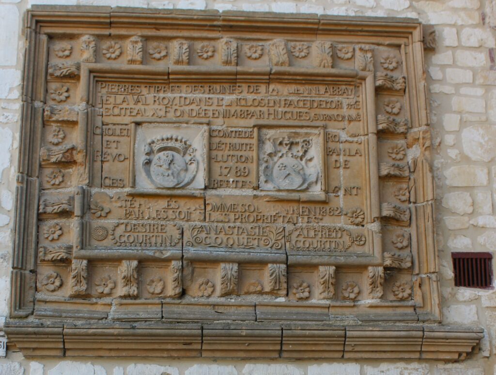 Une présentation de cette abbaye disparue à la Révolution française, ainsi que de son musée lapidaire, conservant des vestiges sculptés, a permis d'évoquer l'histoire religieuse et monastique du Porcien.